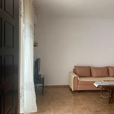 Diarla's 7 Apartment *